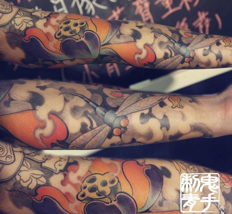 小臂莲花纹身图片_鬼手昆明成品手臂传统植物纹身图案