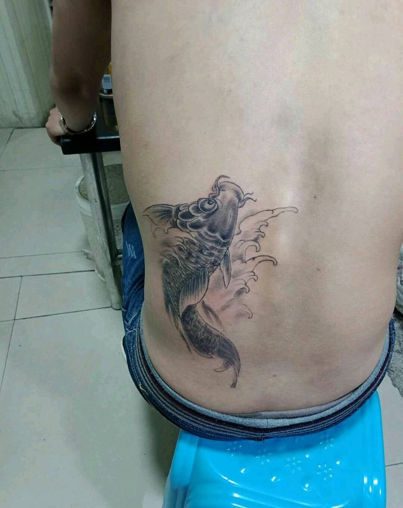上色鲤鱼…纹身图片