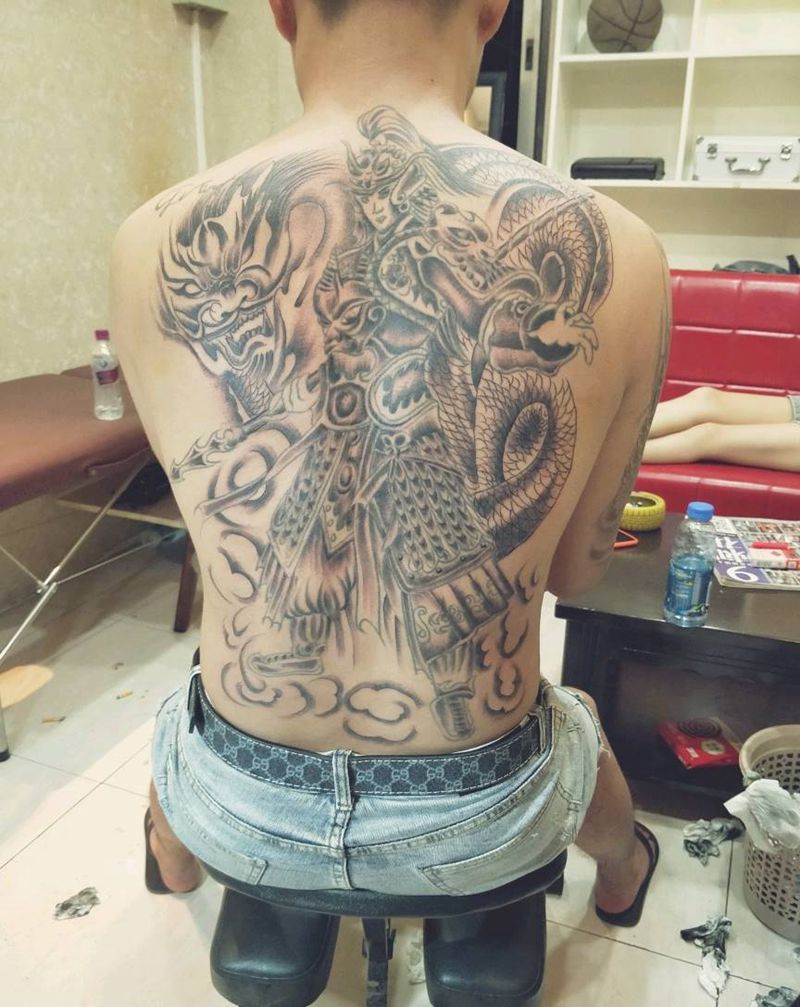 赵云、修改纹身图片_背部老传统纹身图案