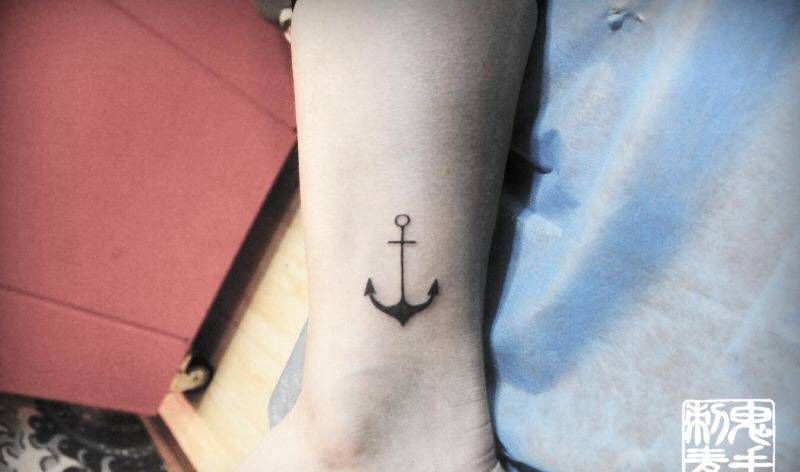 脚踝船矛纹身图片_鬼手昆明成品脚部清新纹身图案