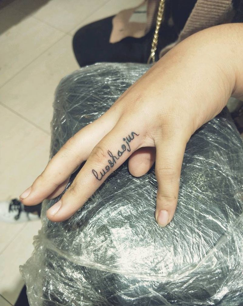 字母纹身图片_手部纹身图案