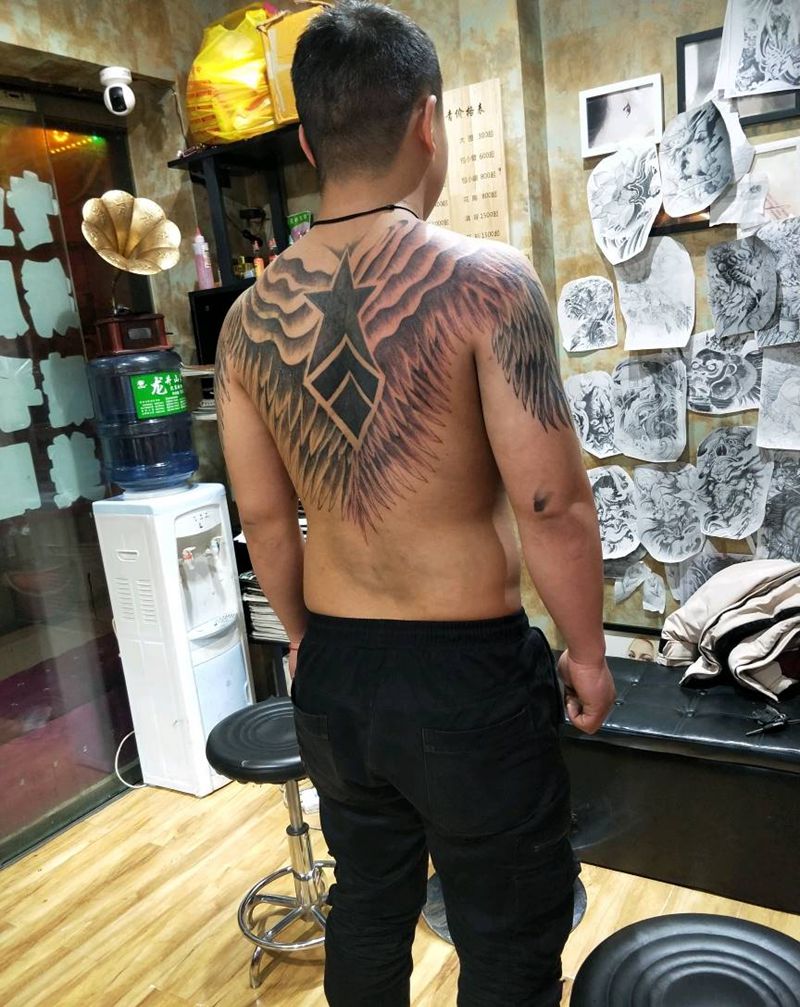背部纹身图片_背部纹身图案