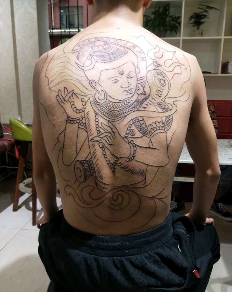 线条纹身图片_背部纹身图案