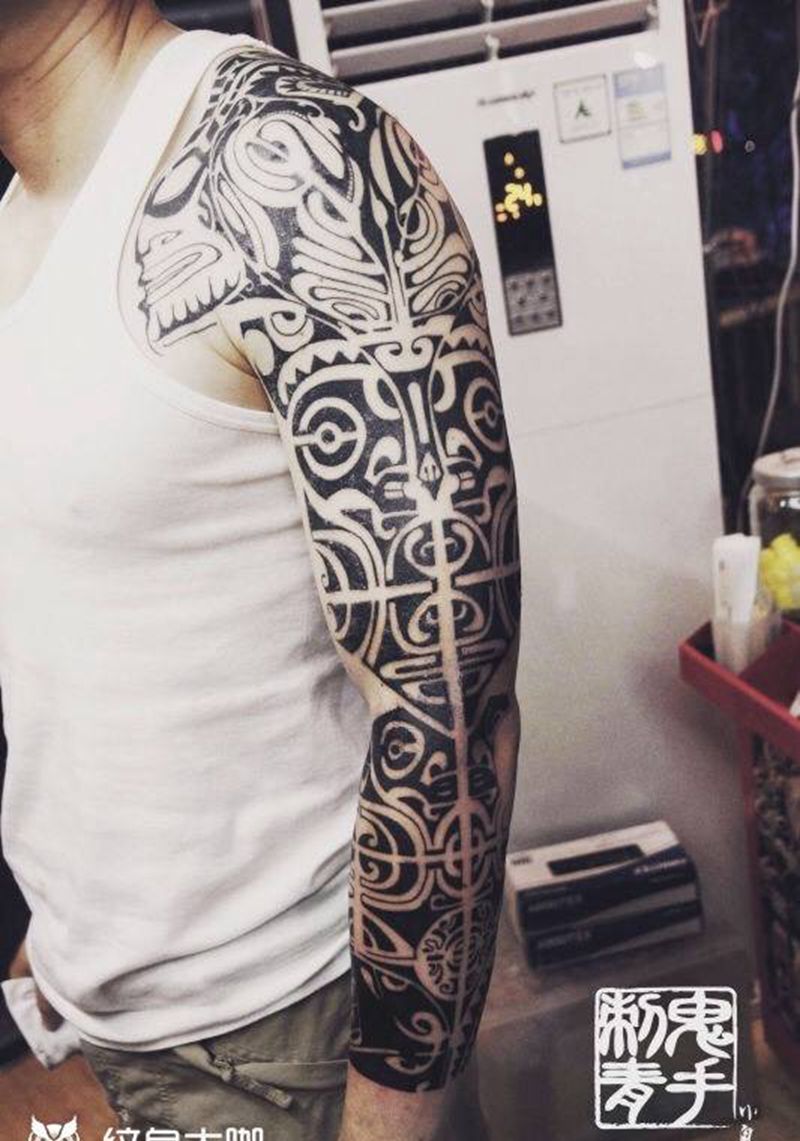 花臂图腾纹身图片_鬼手昆明成品手臂图腾纹身图案