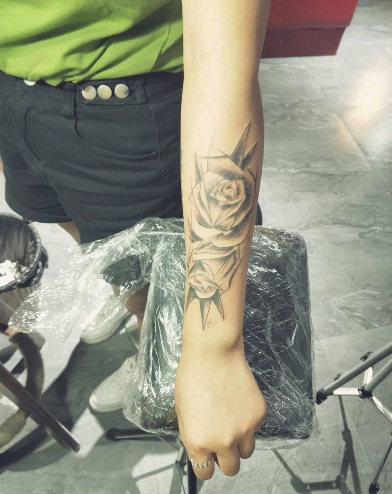 花纹身图片_手臂纹身图案