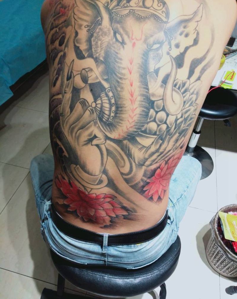 添加满背纹身图片_背部新传统纹身图案