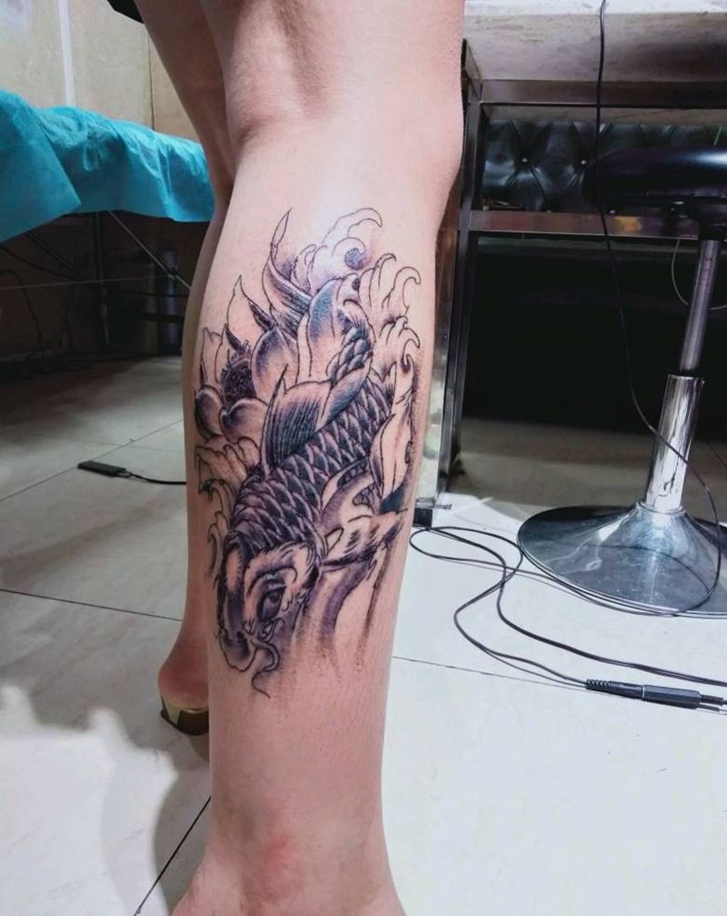 鱼纹身图片_腿部纹身图案