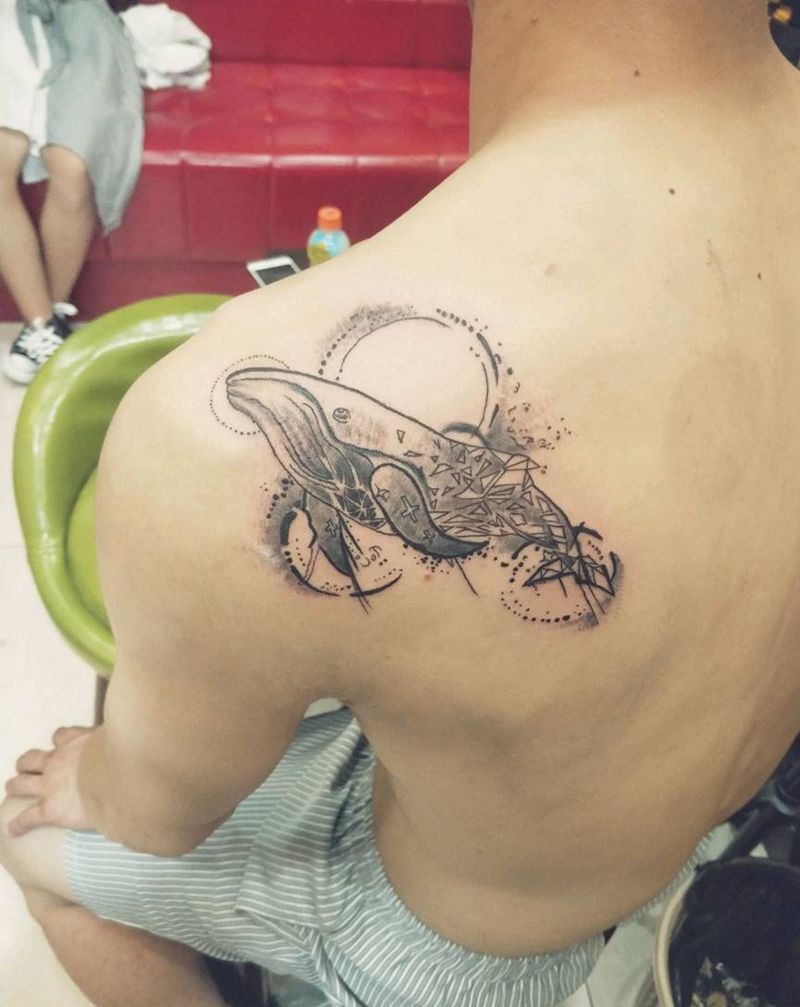 鲸纹身图片_肩部点刺几何纹身图案