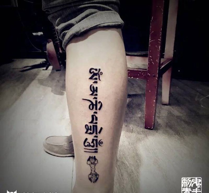 小腿梵文纹身图片_成品腿部宗教鬼手昆明纹身图案