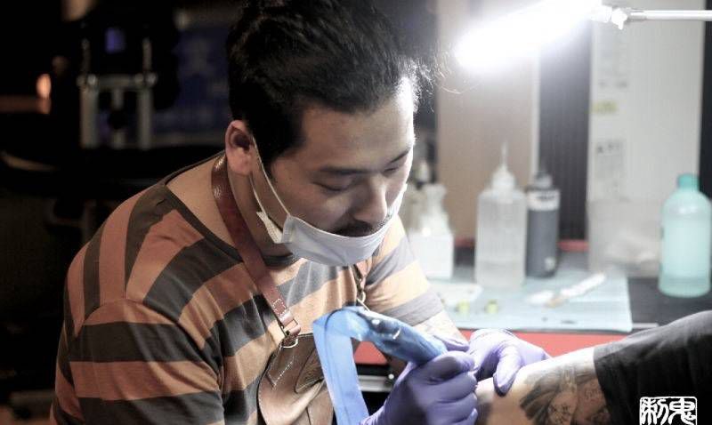 昆明鬼手纹身文化巷小鬼店纹身图片_颈部肩部胸部腹部腰部背部臀部手臂腿部手部纹身图案