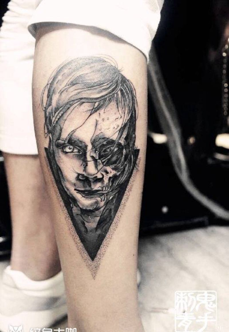 小腿独立肖像纹身图片_鬼手昆明成品腿部纹身图案