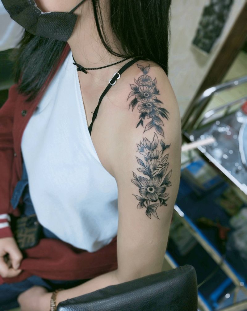 素花纹身图片_肩部手臂新传统纹身图案