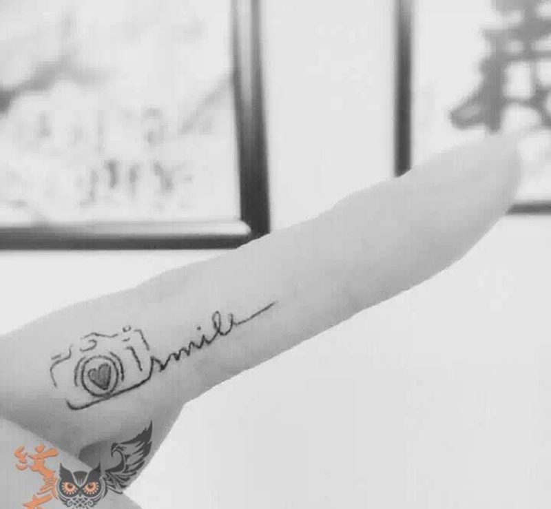 十指连心纹身图片_成品手部清新字符几何静物纹身图案