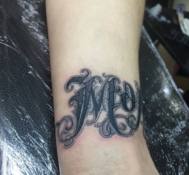 Mom奇卡诺纹身图片_成品手稿手臂欧美字符纹身图案