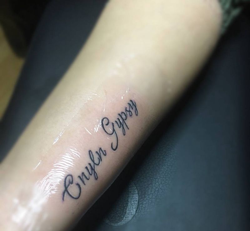 小字母纹身图片_成品手稿手臂颈部清新字符纹身图案