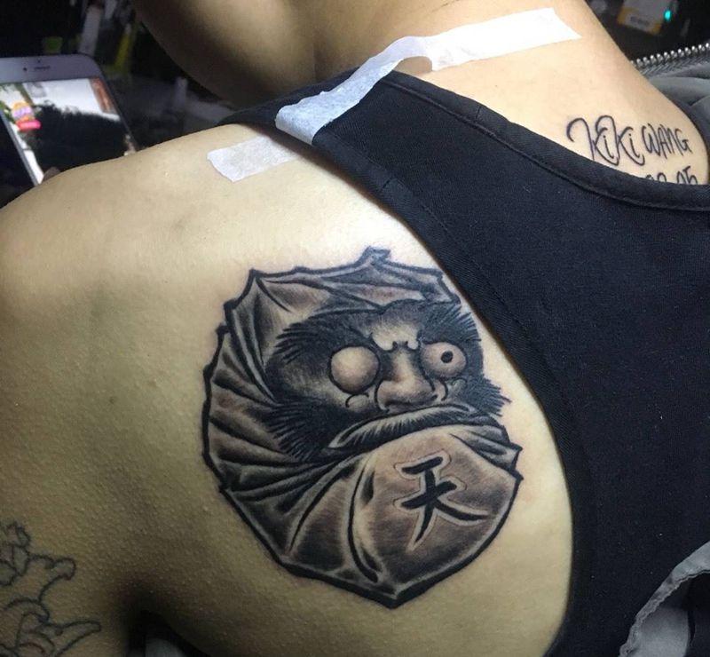 今天小图纹身图片_成品手臂肩部欧美清新达摩蛋纹身图案