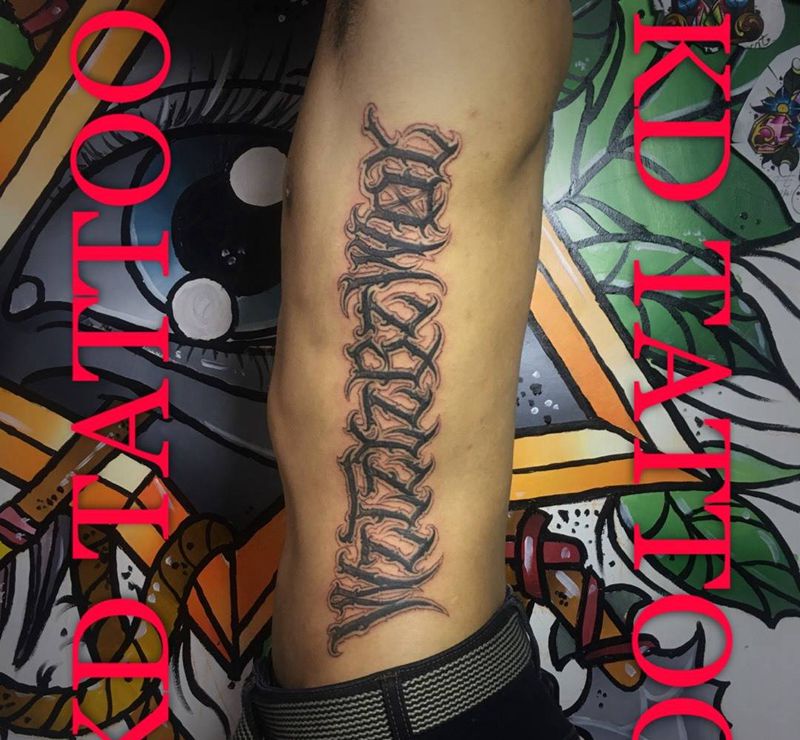 今天上色纹身图片_成品腰部欧美字符奇卡诺花体字匪气纹身图案