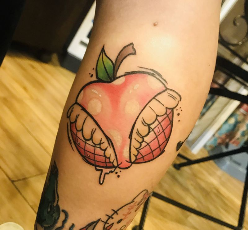 小图拼接苹果内裤纹身图片_腿部New School纹身图案