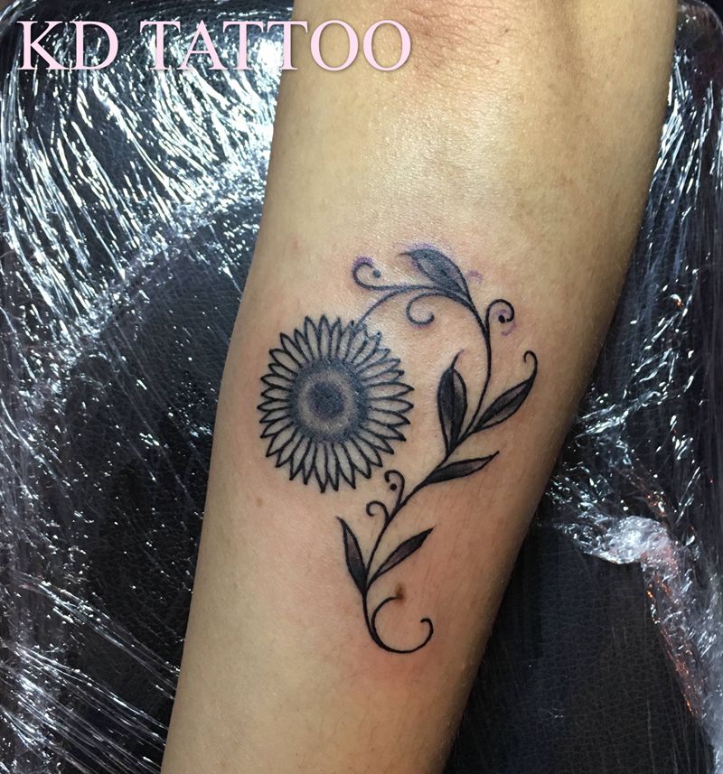 狮子座纹身图片_几何小图纹身图案