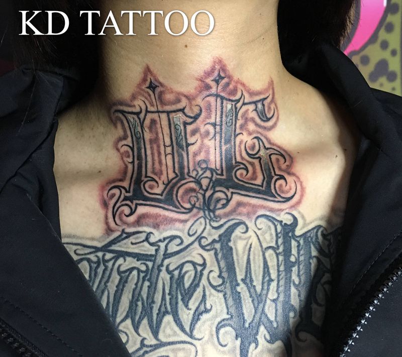 戴口罩 安全出门纹身图片_Old School花体字纹身图案