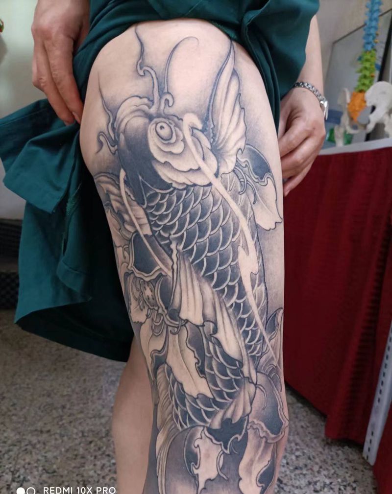 大腿侧面纹身图片_腿部新传统纹身图案