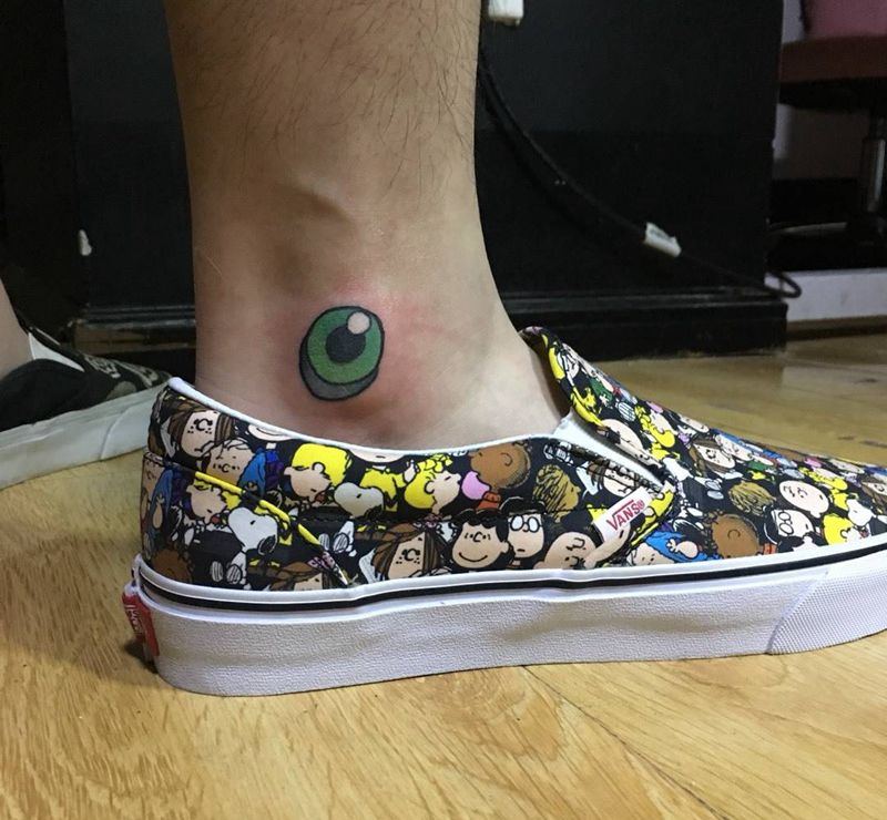 挑战最疼纹身图片_成品脚部欧美眼睛纹身图案