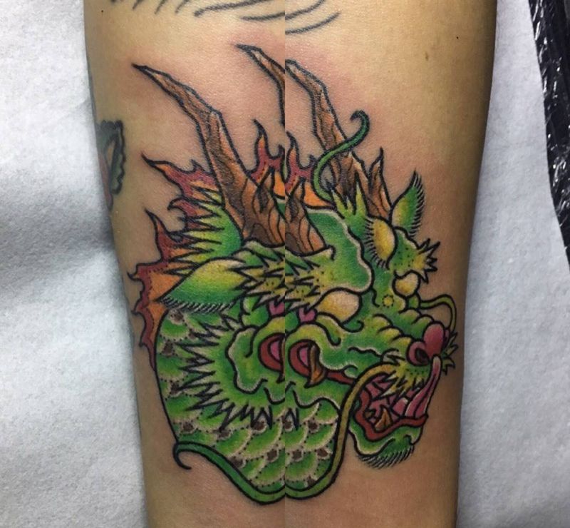 今天的龙纹身图片_成品手臂传统欧美龙纹身图案