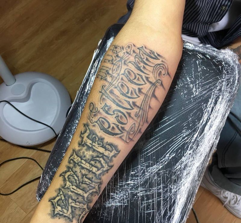 奇卡诺手写字体纹身图片_成品手臂欧美字符奇卡诺匪气花体字纹身图案