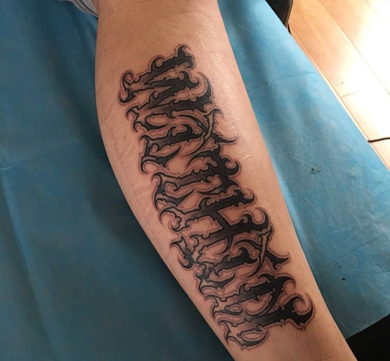 奇卡诺手写字体纹身图片_成品腿部欧美字符匪气花体字奇卡诺纹身图案