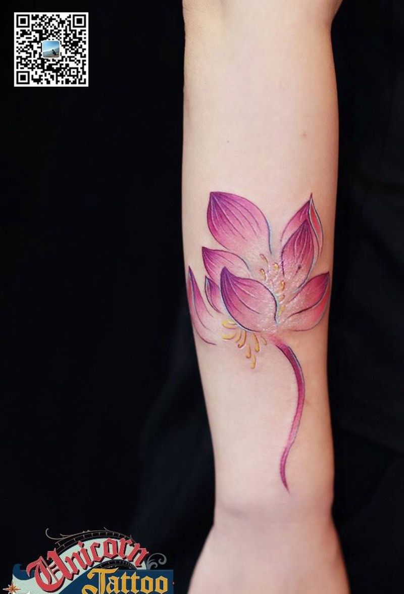 小臂荷花疤痕遮盖纹身图片