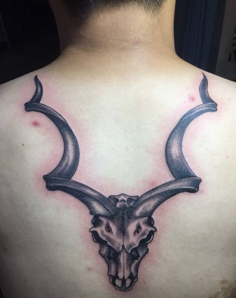 我头上有犄角纹身图片