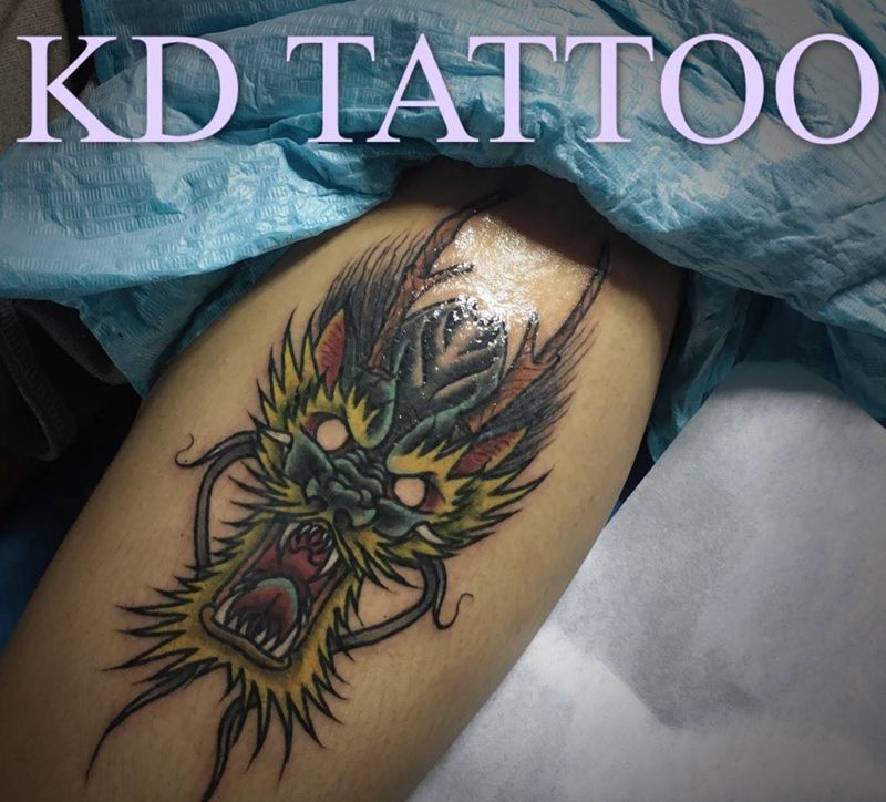 龙纹身图片_腿部Old School纹身图案