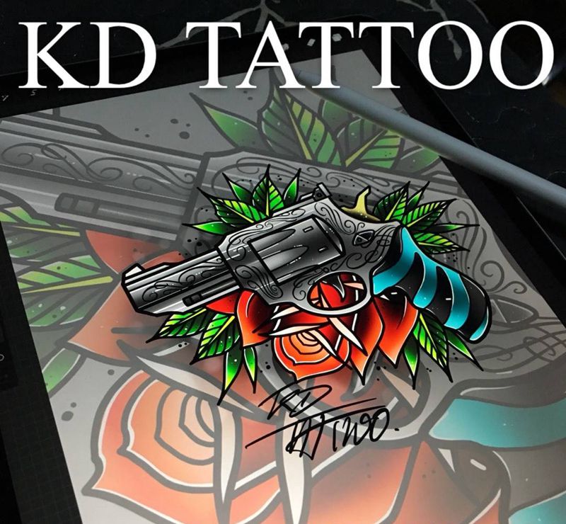 左轮纹身图片_Old School左轮手枪枪玫瑰纹身图案