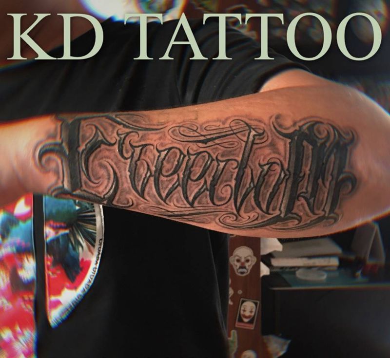 今天字纹身图片_手臂花体字纹身图案