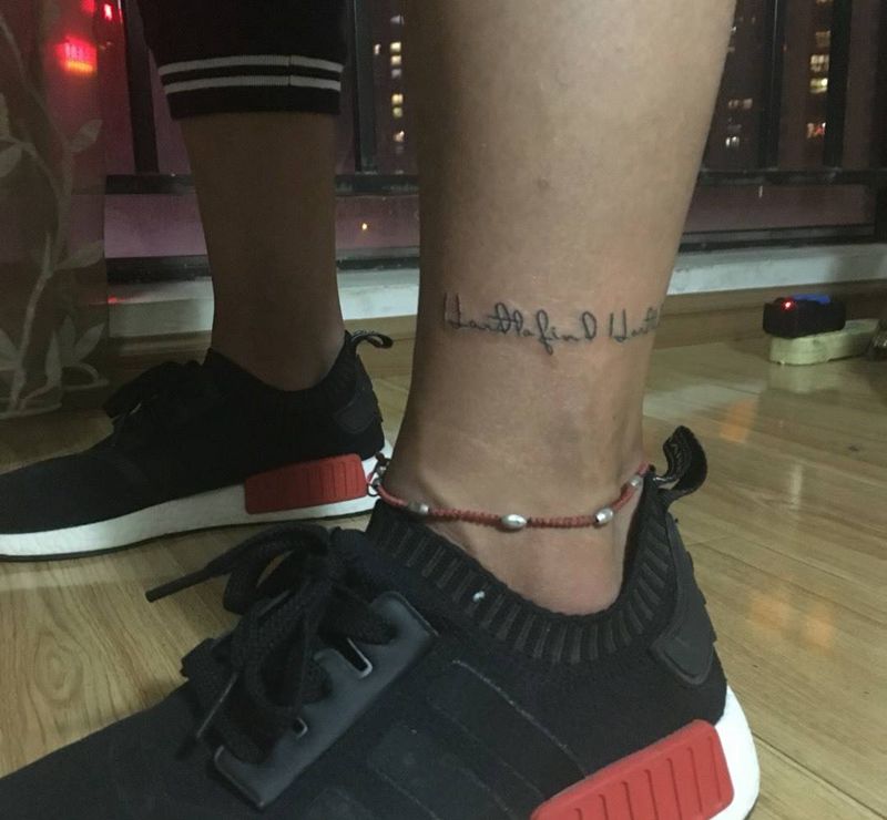 小字母 刚好略肿纹身图片_成品字符纹身图案