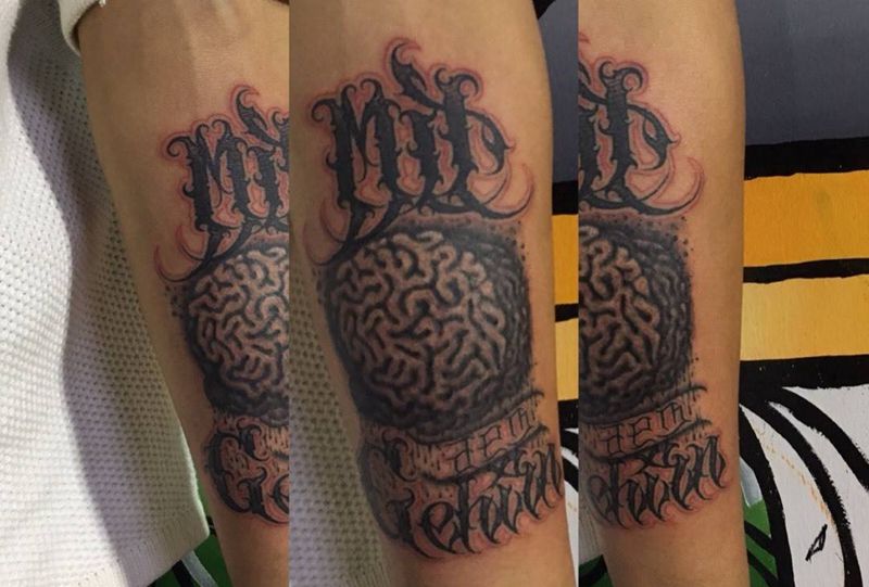 长脑子系列纹身图片_成品手臂欧美写实黑灰写实奇卡诺花体字纹身图案