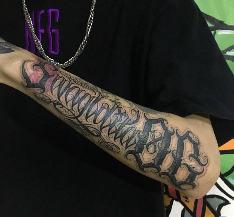 奇卡诺手写字体纹身图片_成品手臂欧美字符花体字奇卡诺匪气纹身图案