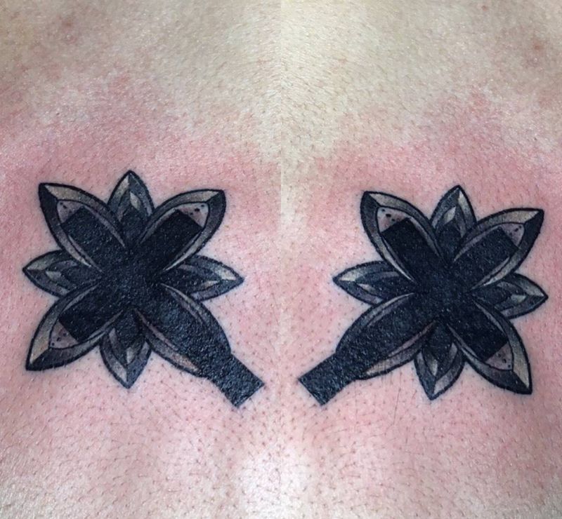 今天小图纹身图片_成品胸部欧美清新几何十字架纹身图案