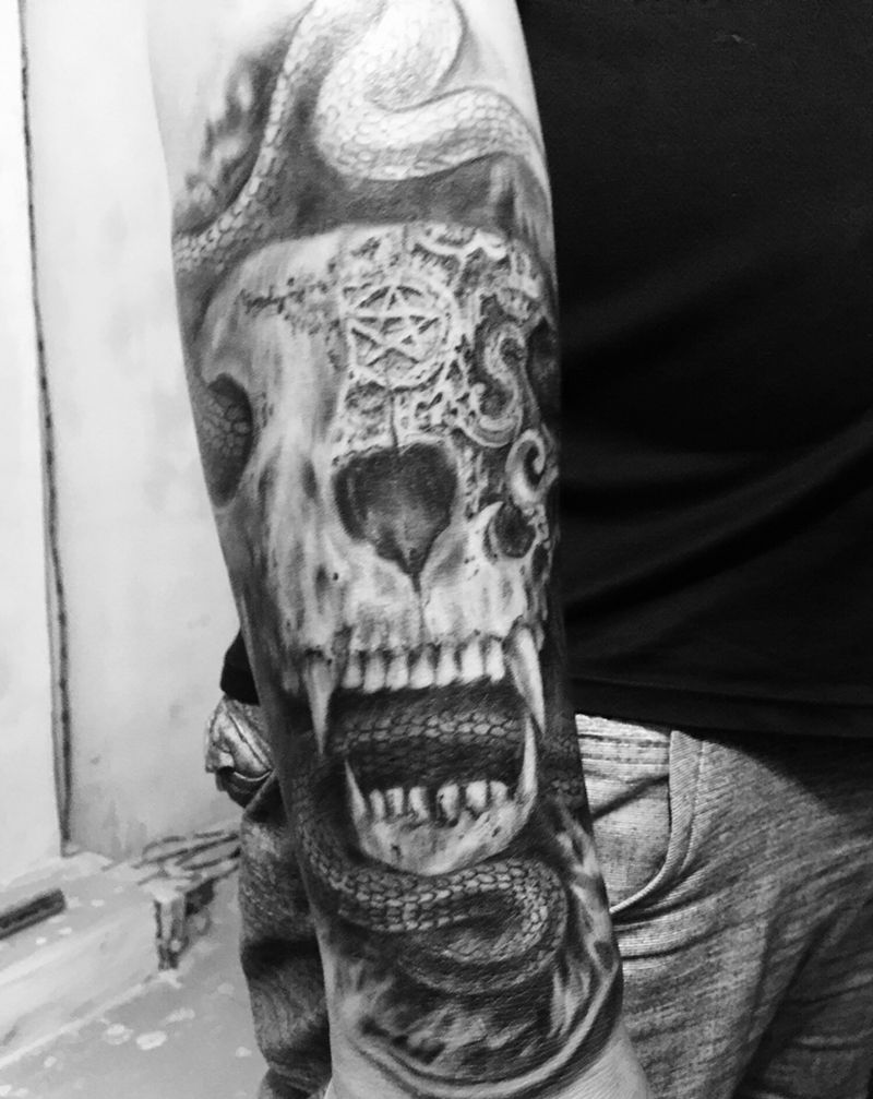 蛇纹身图片_欧美飘逸原创纹身图案