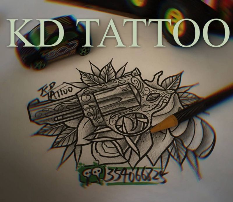 枪花纹身图片_Old School纹身图案