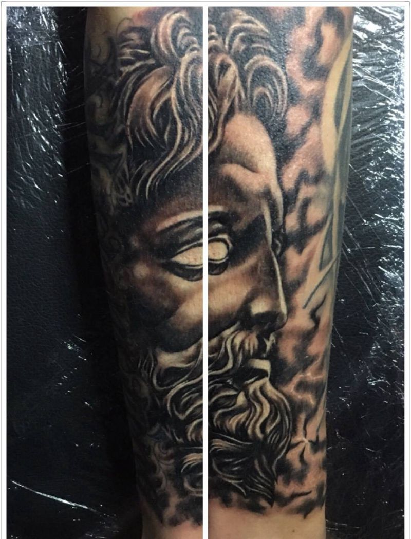 黑灰写实人物纹身图片_成品手臂欧美写实肖像人物黑灰写实纹身图案