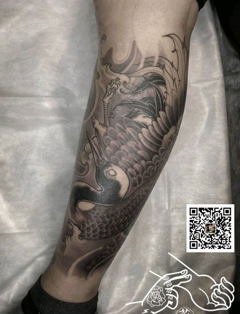 鹤腿纹身图片_腿部新传统仙鹤纹身图案