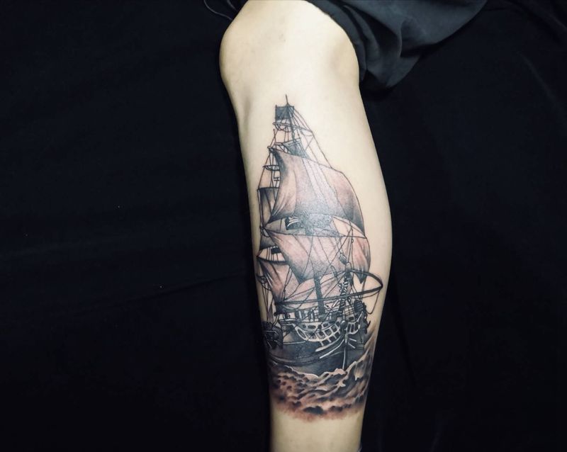 船纹身图片_腿部欧美写实纹身图案