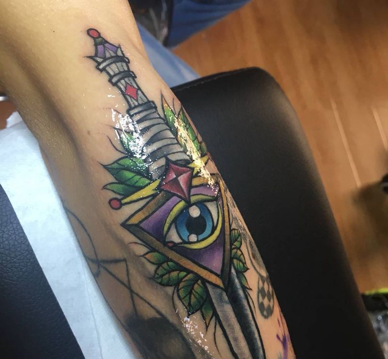 Old school纹身图片_成品手稿欧美匕首眼睛修改水彩纹身图案