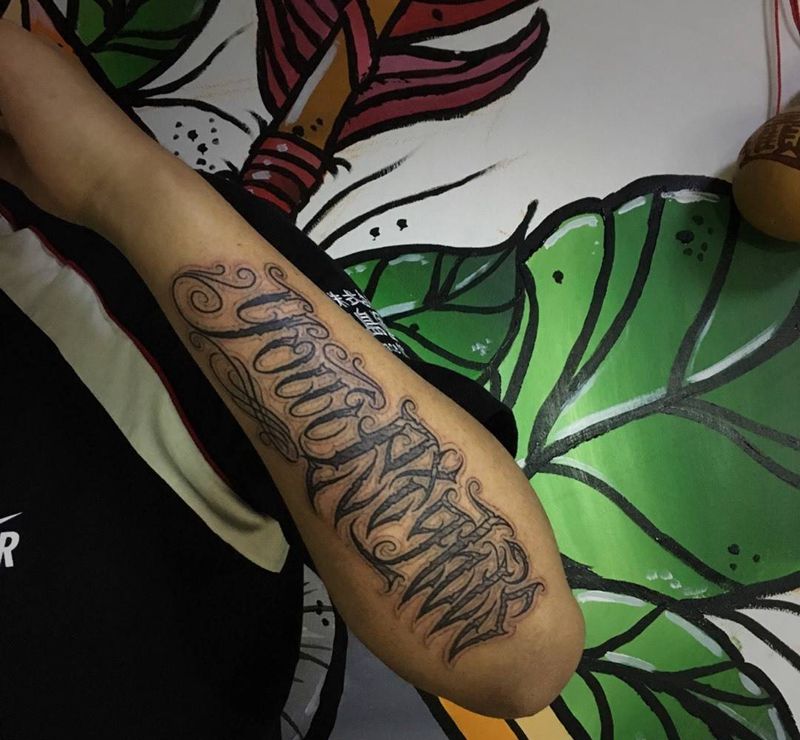 奇卡诺字体纹身图片_成品手臂欧美字符花体字匪气奇卡诺纹身图案