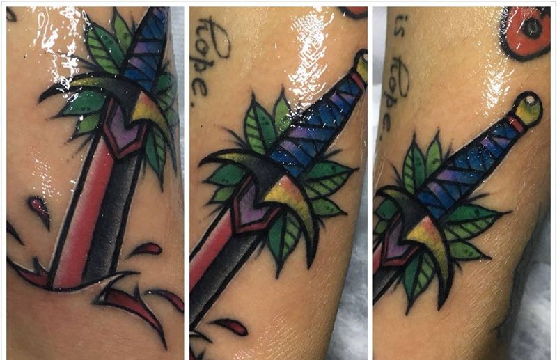 old school纹身图片_成品手稿插画欧美匕首纹身图案