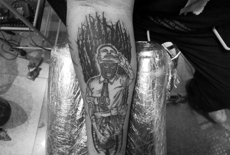 暗黑纹身图片_手臂水墨点刺纹身图案