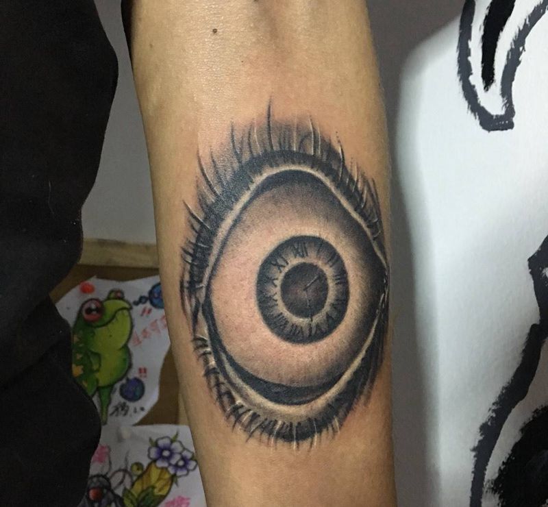 又刺好一个纹身图片_手稿成品手臂欧美写实眼睛纹身图案