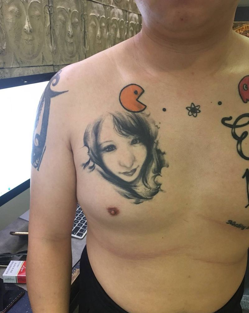 暴力遮盖纹身图片_胸部欧美写实纹身图案