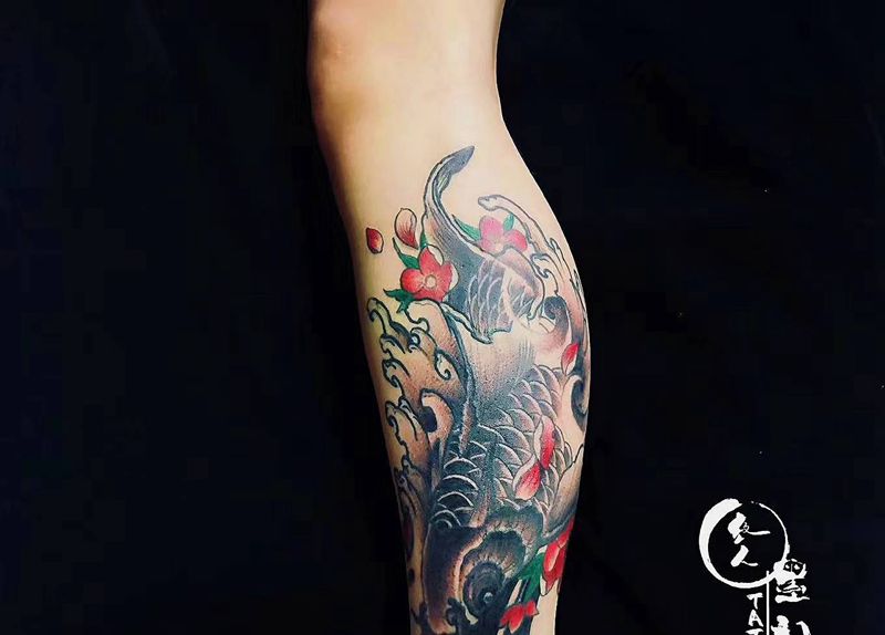 鲤鱼纹身图片_腿部老传统纹身图案